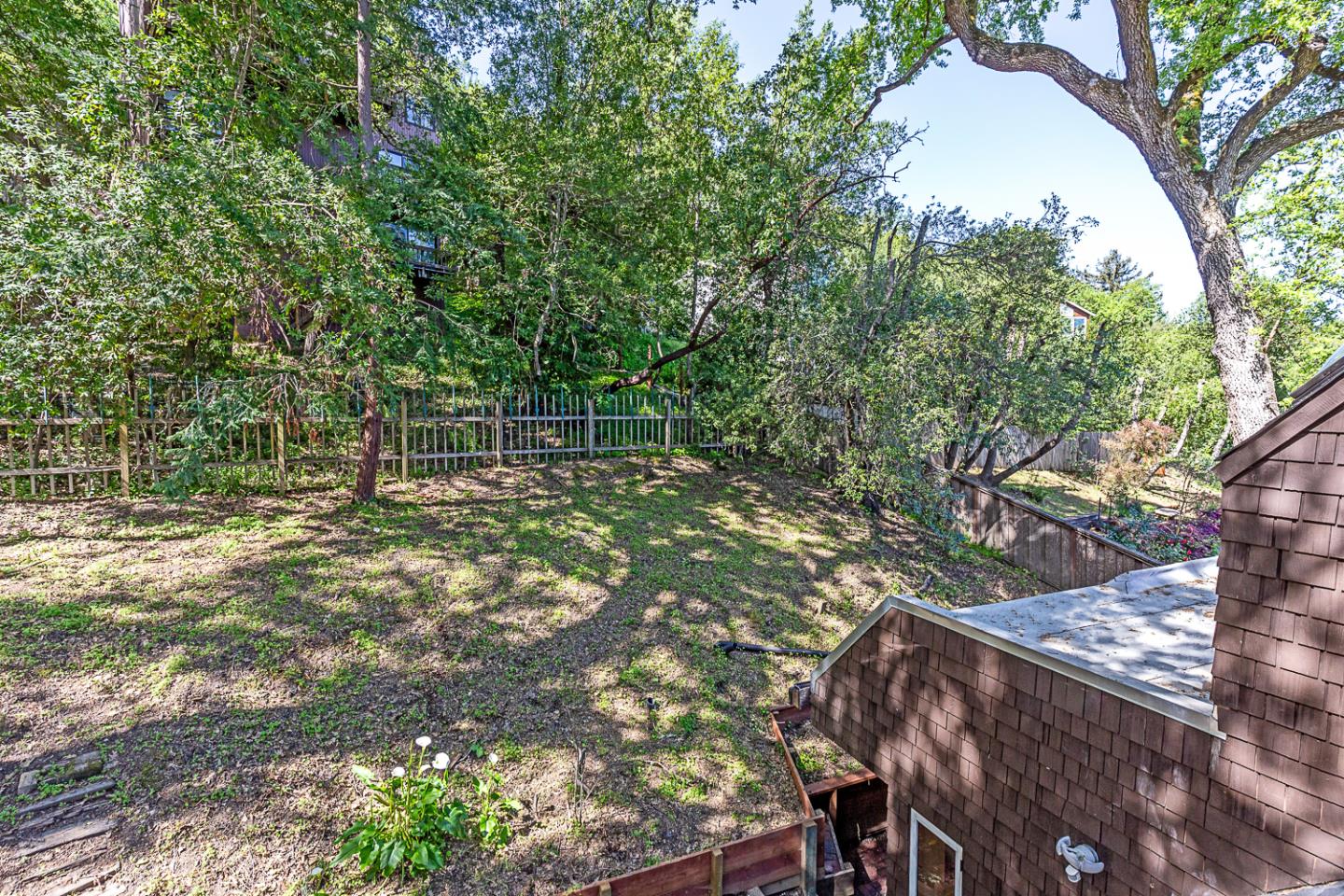 Detail Gallery Image 26 of 38 For 128 Los Trancos Cir, Portola Valley,  CA 94028 - 2 Beds | 2 Baths