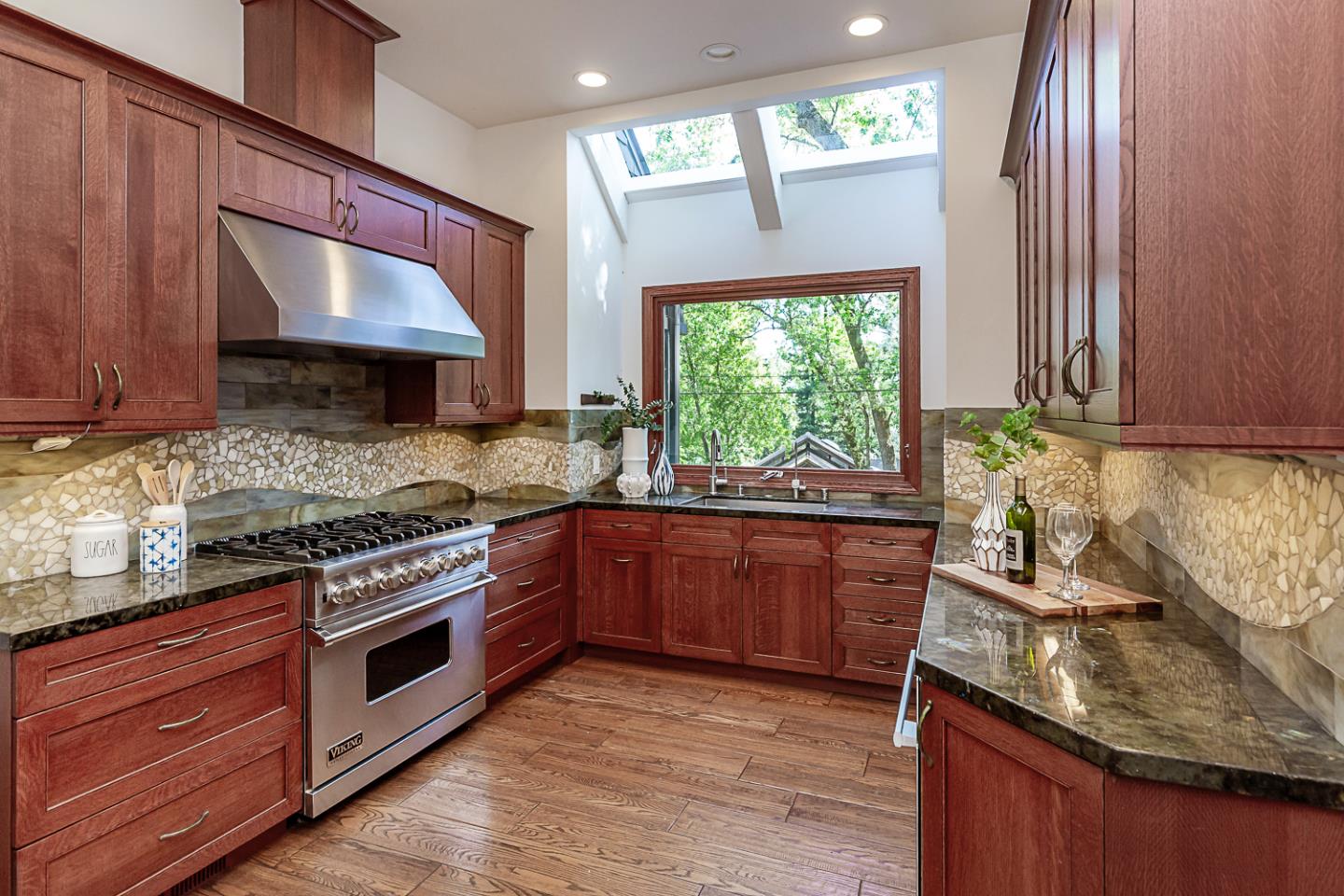 Detail Gallery Image 5 of 38 For 128 Los Trancos Cir, Portola Valley,  CA 94028 - 2 Beds | 2 Baths