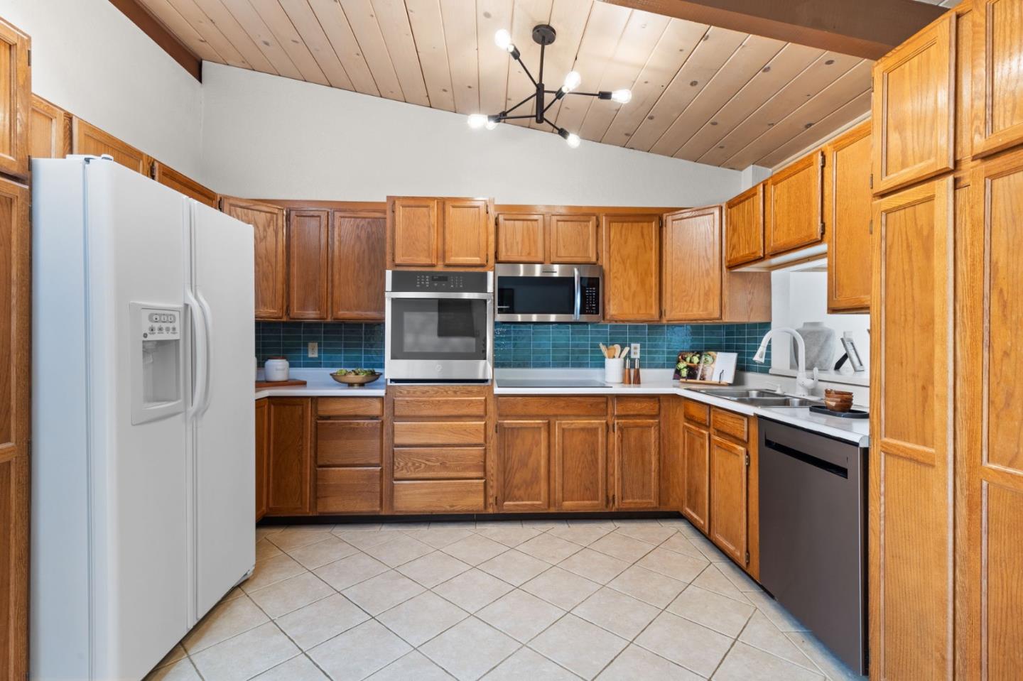 Detail Gallery Image 11 of 33 For 2321 Bennington Dr, San Bruno,  CA 94066 - 3 Beds | 2 Baths