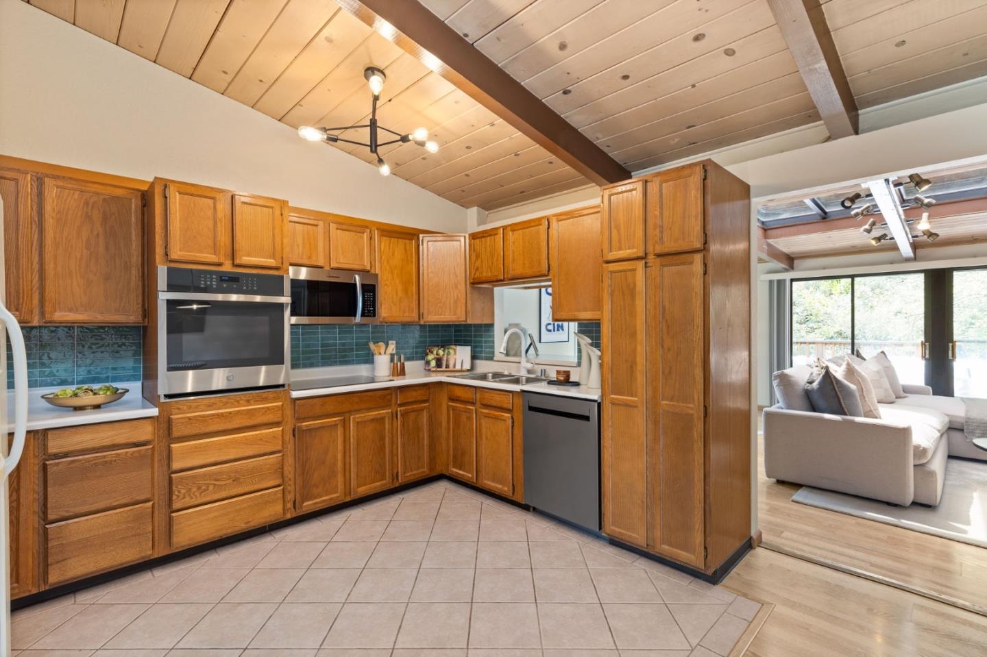 Detail Gallery Image 12 of 33 For 2321 Bennington Dr, San Bruno,  CA 94066 - 3 Beds | 2 Baths