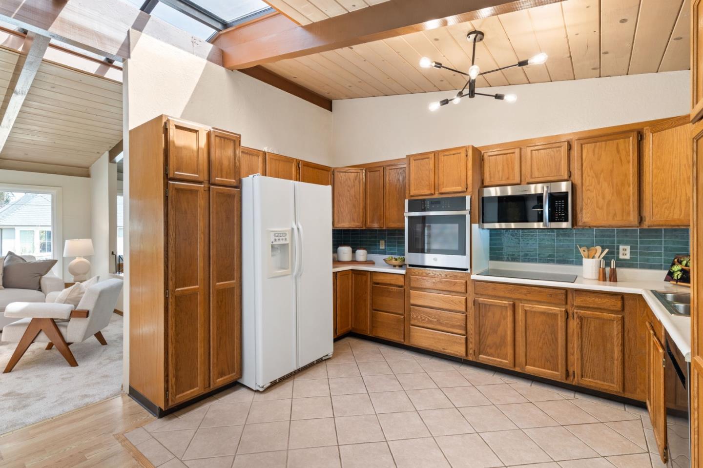 Detail Gallery Image 13 of 33 For 2321 Bennington Dr, San Bruno,  CA 94066 - 3 Beds | 2 Baths