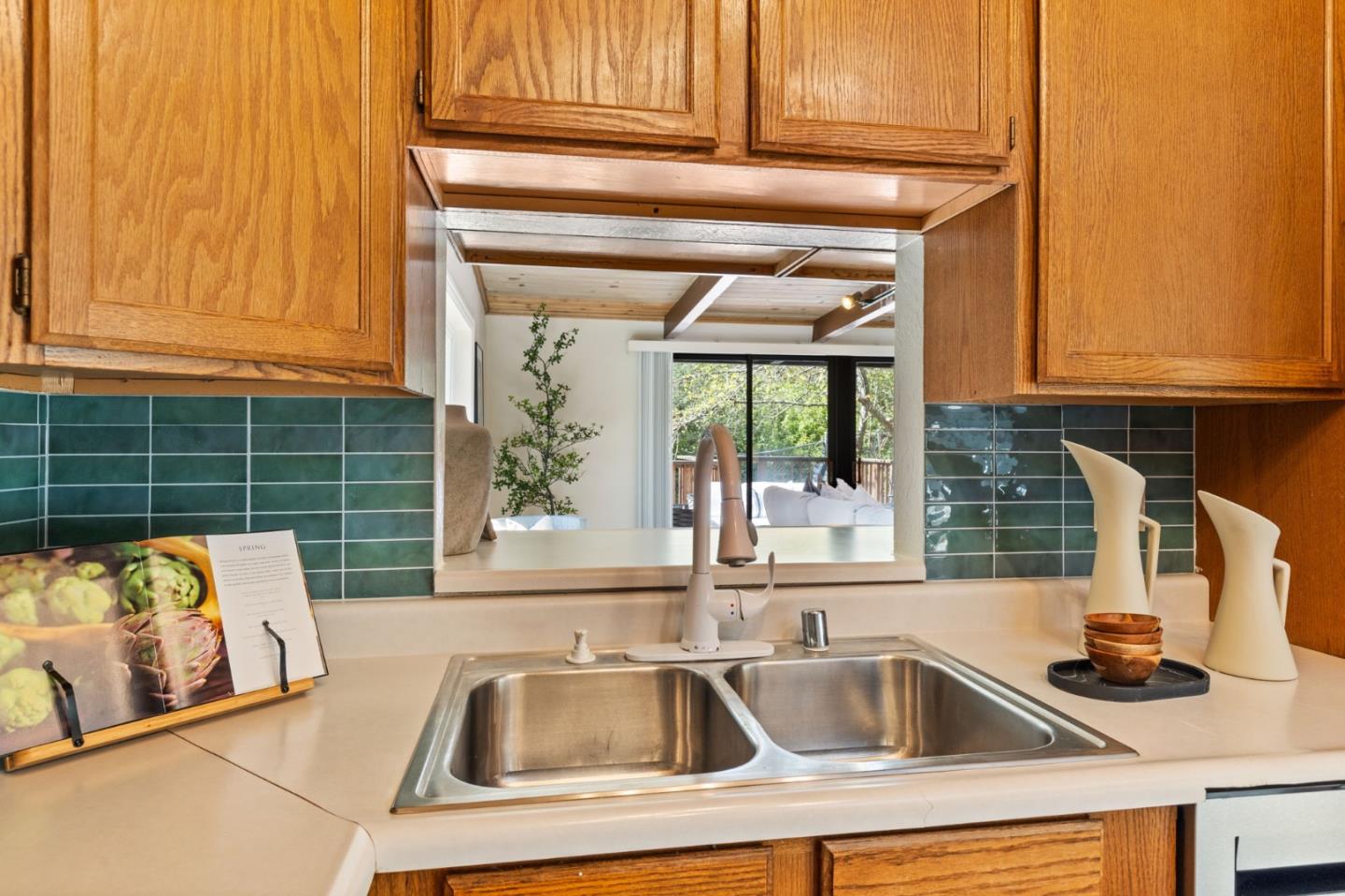 Detail Gallery Image 15 of 33 For 2321 Bennington Dr, San Bruno,  CA 94066 - 3 Beds | 2 Baths