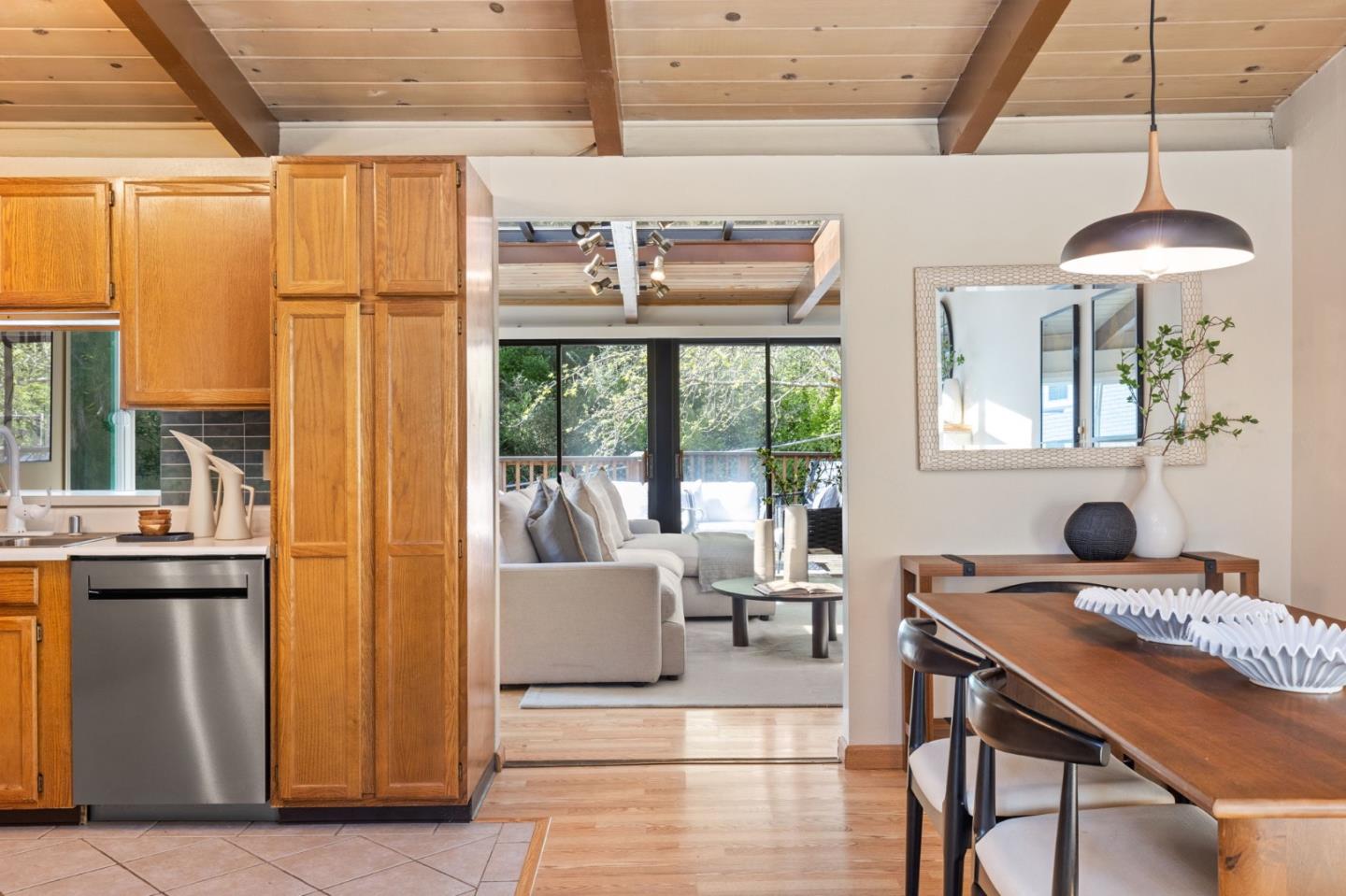 Detail Gallery Image 6 of 33 For 2321 Bennington Dr, San Bruno,  CA 94066 - 3 Beds | 2 Baths