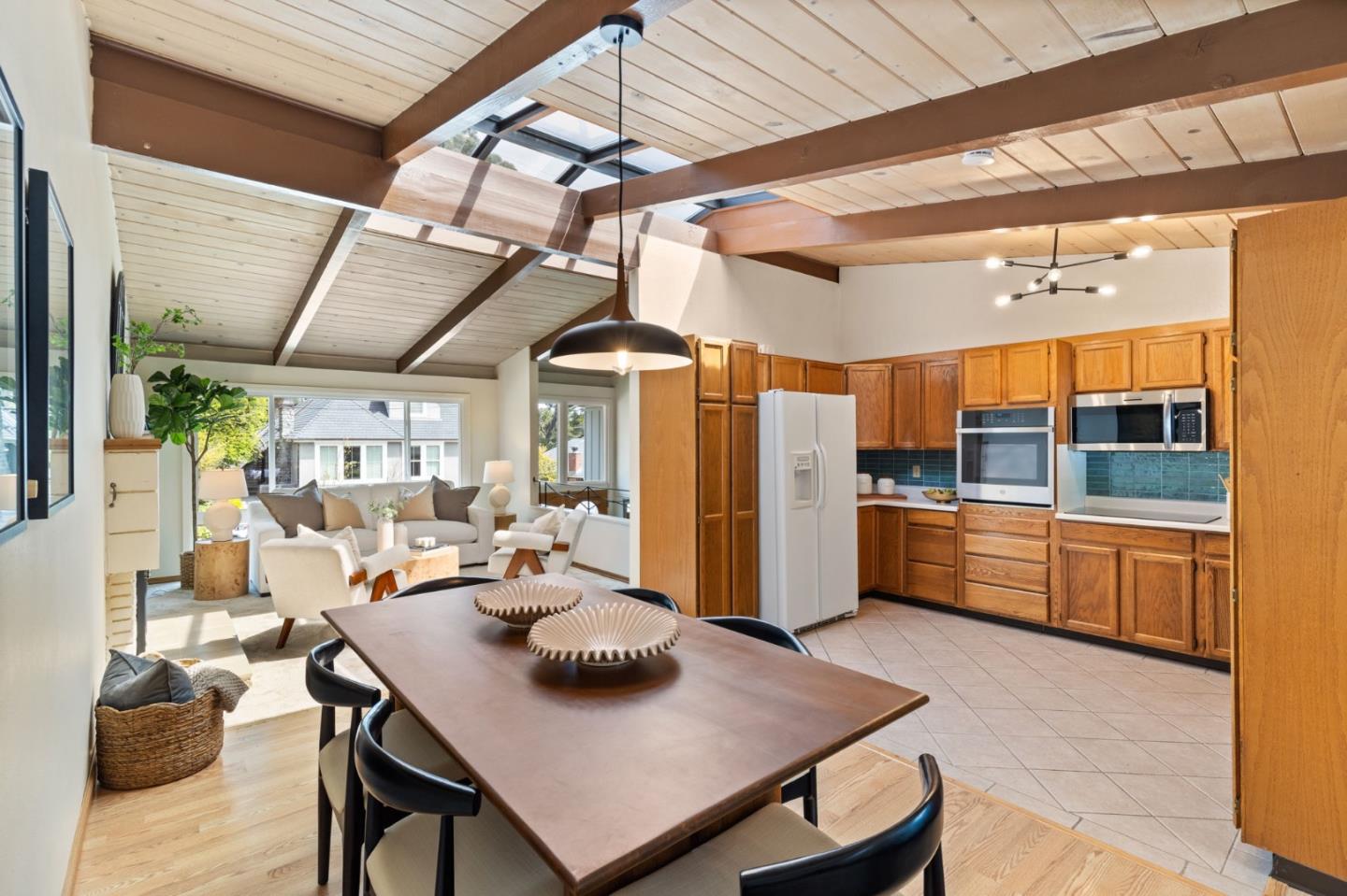 Detail Gallery Image 9 of 33 For 2321 Bennington Dr, San Bruno,  CA 94066 - 3 Beds | 2 Baths