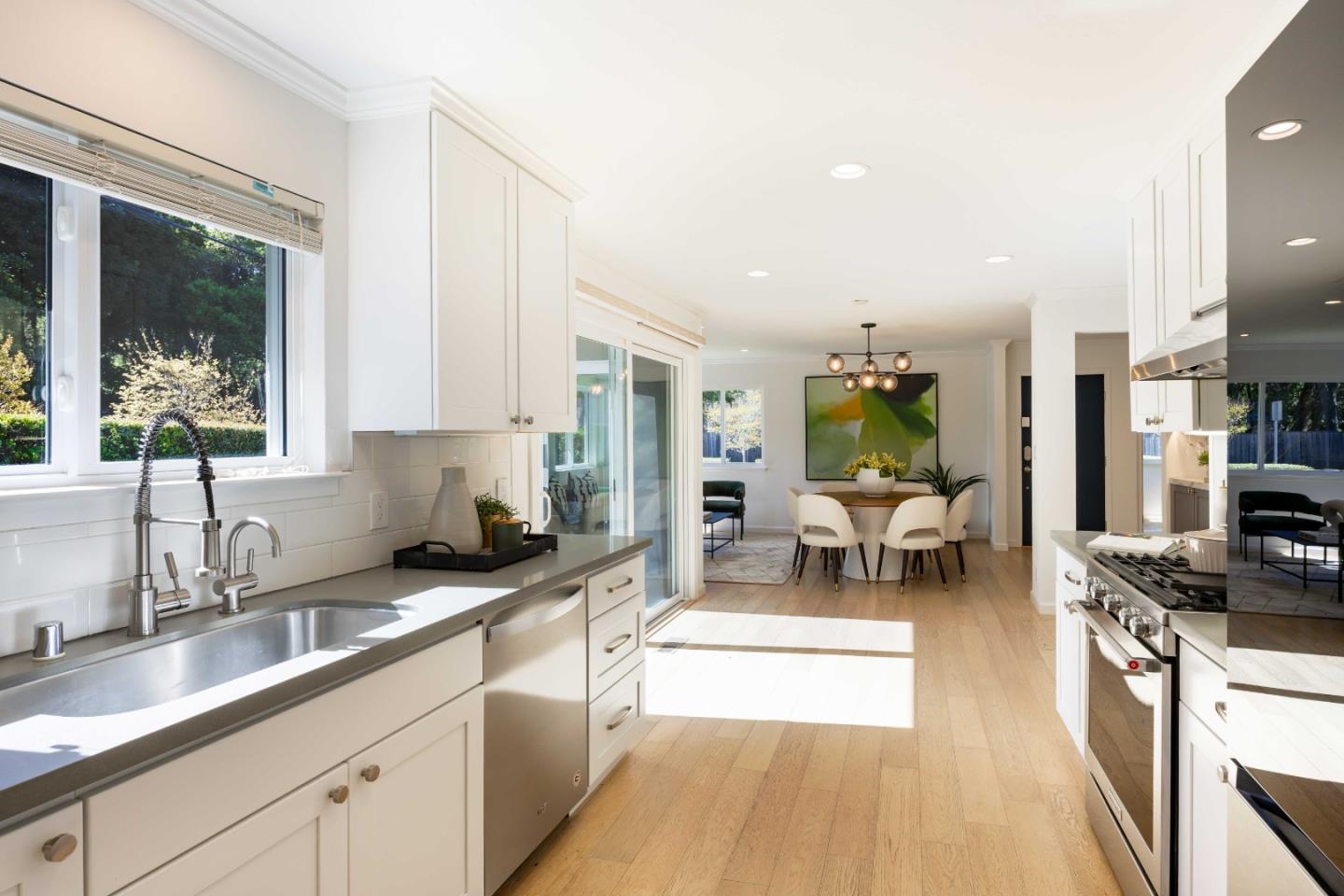Detail Gallery Image 10 of 23 For 295 Bay Rd, Menlo Park,  CA 94025 - 4 Beds | 2/1 Baths