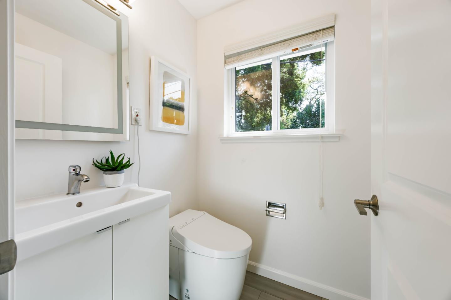 Detail Gallery Image 11 of 23 For 295 Bay Rd, Menlo Park,  CA 94025 - 4 Beds | 2/1 Baths