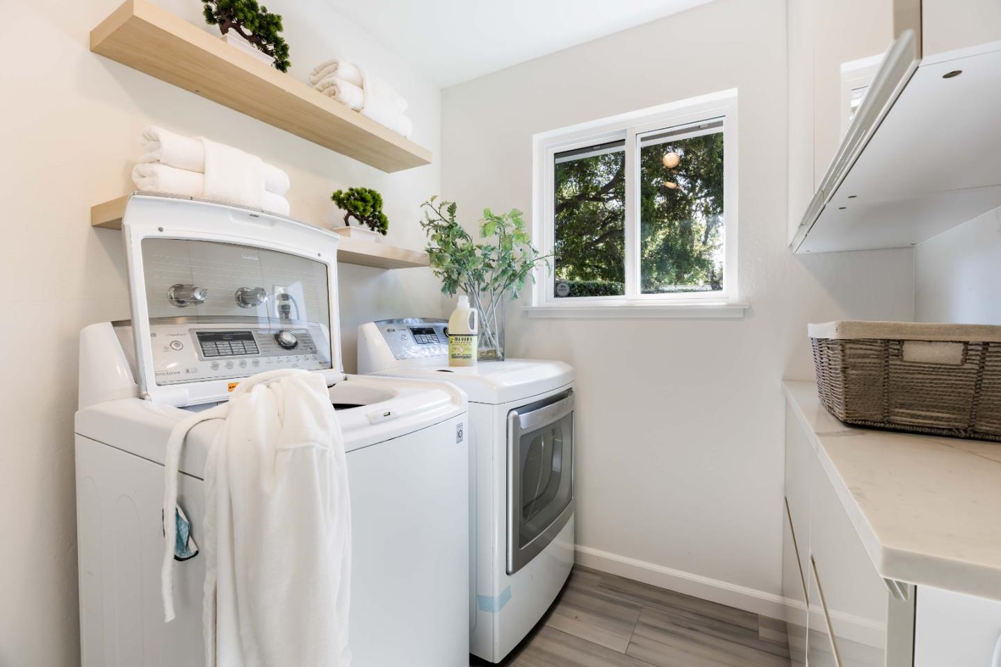 Detail Gallery Image 12 of 23 For 295 Bay Rd, Menlo Park,  CA 94025 - 4 Beds | 2/1 Baths