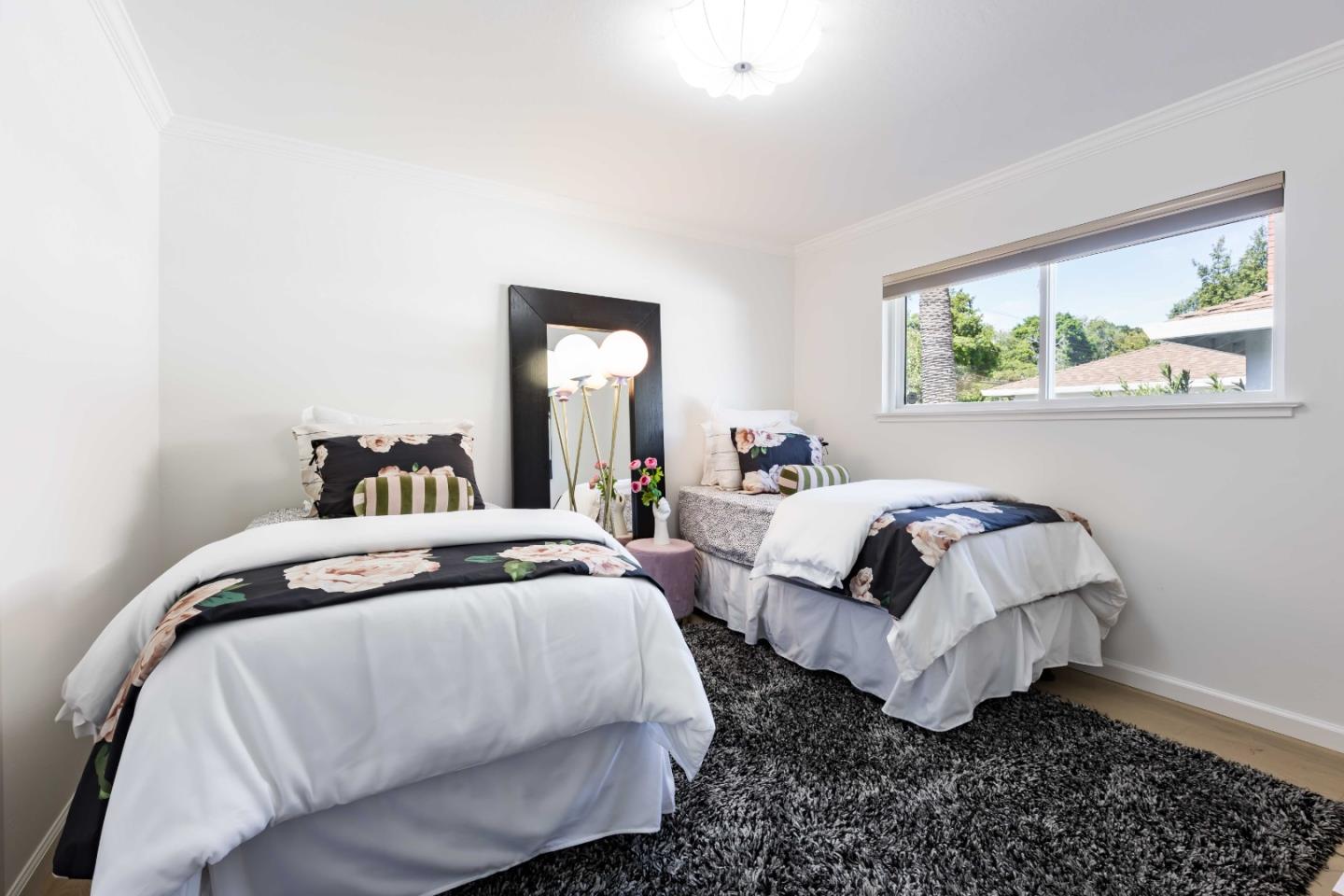 Detail Gallery Image 15 of 23 For 295 Bay Rd, Menlo Park,  CA 94025 - 4 Beds | 2/1 Baths