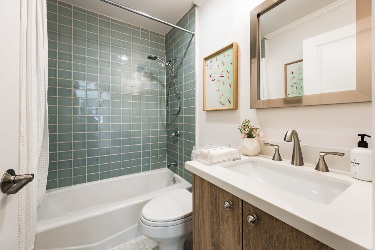 Detail Gallery Image 16 of 23 For 295 Bay Rd, Menlo Park,  CA 94025 - 4 Beds | 2/1 Baths