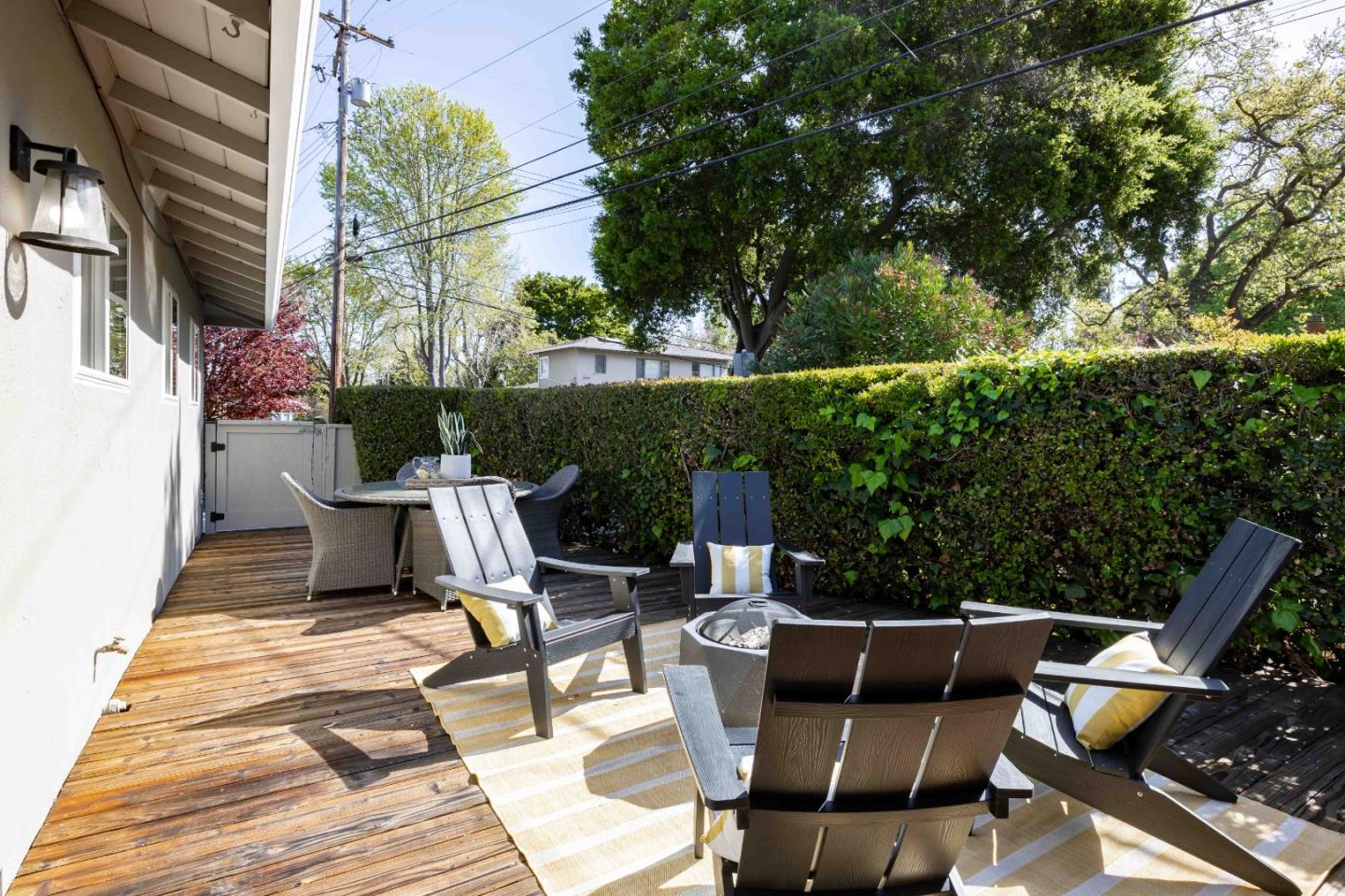 Detail Gallery Image 19 of 23 For 295 Bay Rd, Menlo Park,  CA 94025 - 4 Beds | 2/1 Baths