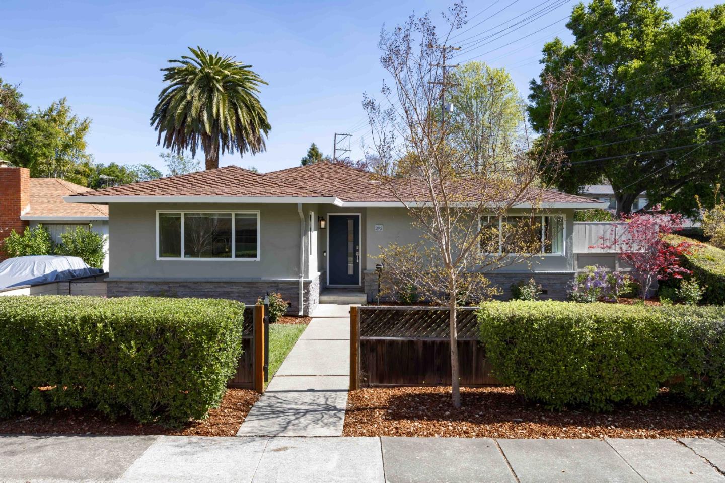 Detail Gallery Image 2 of 23 For 295 Bay Rd, Menlo Park,  CA 94025 - 4 Beds | 2/1 Baths