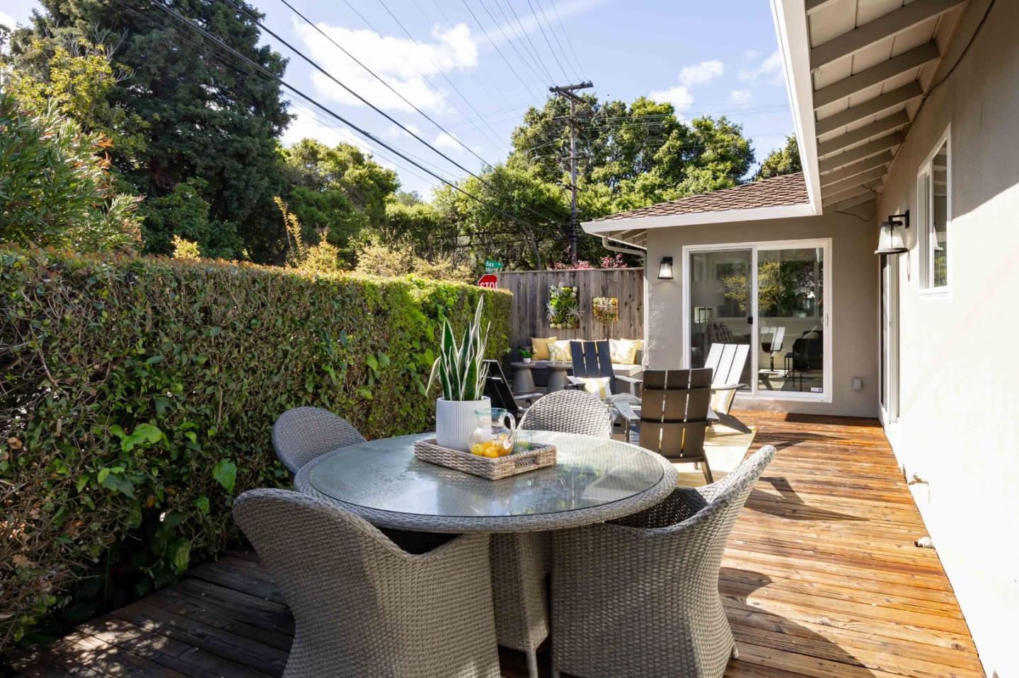 Detail Gallery Image 20 of 23 For 295 Bay Rd, Menlo Park,  CA 94025 - 4 Beds | 2/1 Baths
