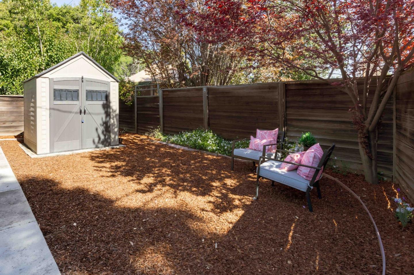 Detail Gallery Image 22 of 23 For 295 Bay Rd, Menlo Park,  CA 94025 - 4 Beds | 2/1 Baths
