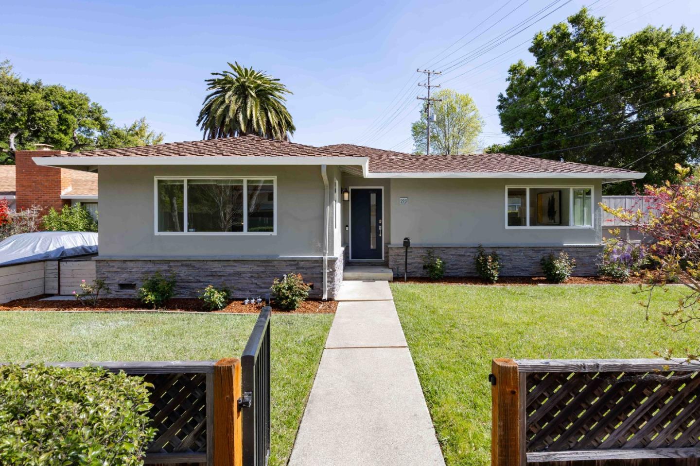 Detail Gallery Image 3 of 23 For 295 Bay Rd, Menlo Park,  CA 94025 - 4 Beds | 2/1 Baths