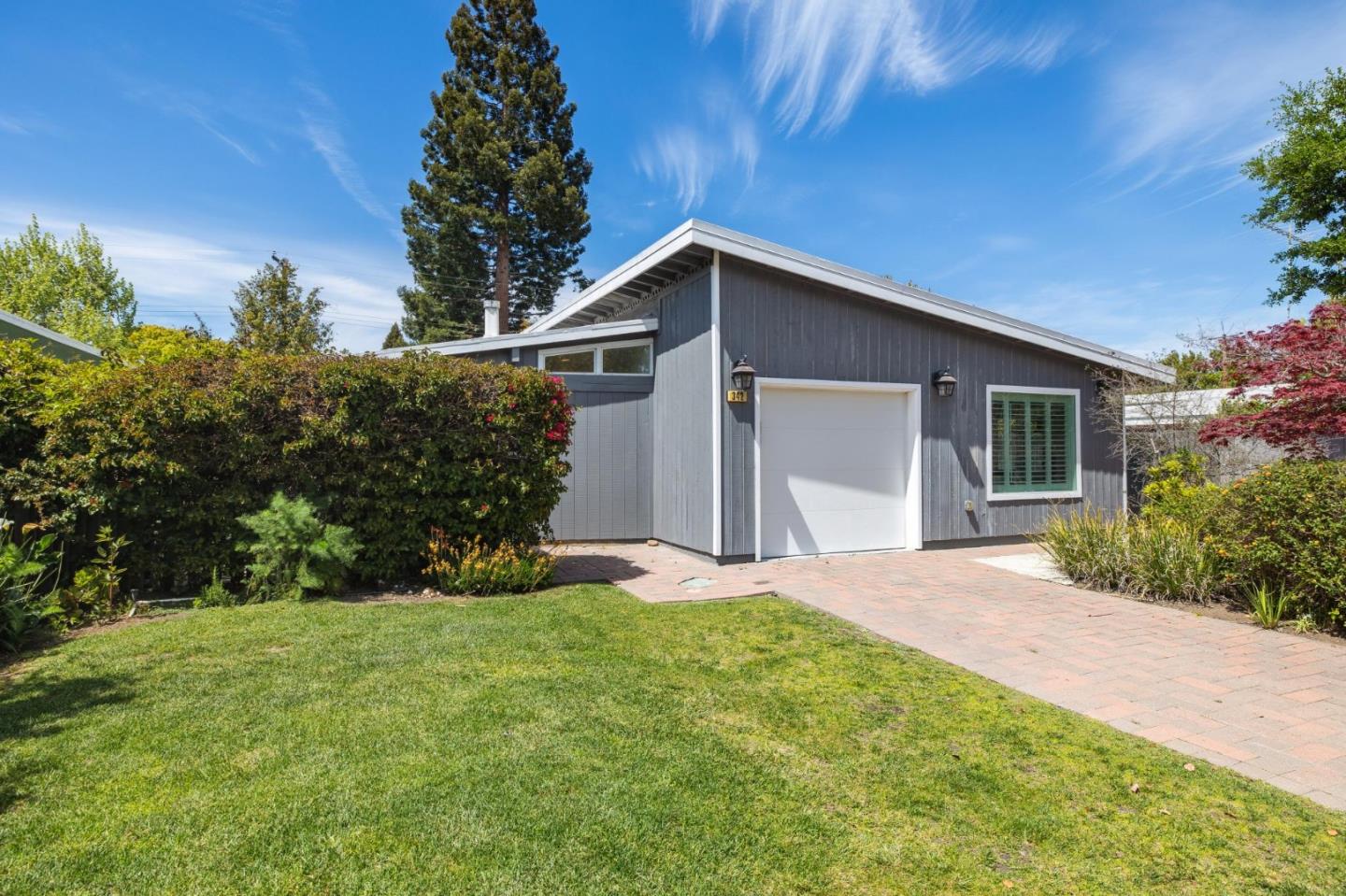 Detail Gallery Image 2 of 65 For 342 Carolina Ln, Palo Alto,  CA 94306 - 5 Beds | 2/1 Baths