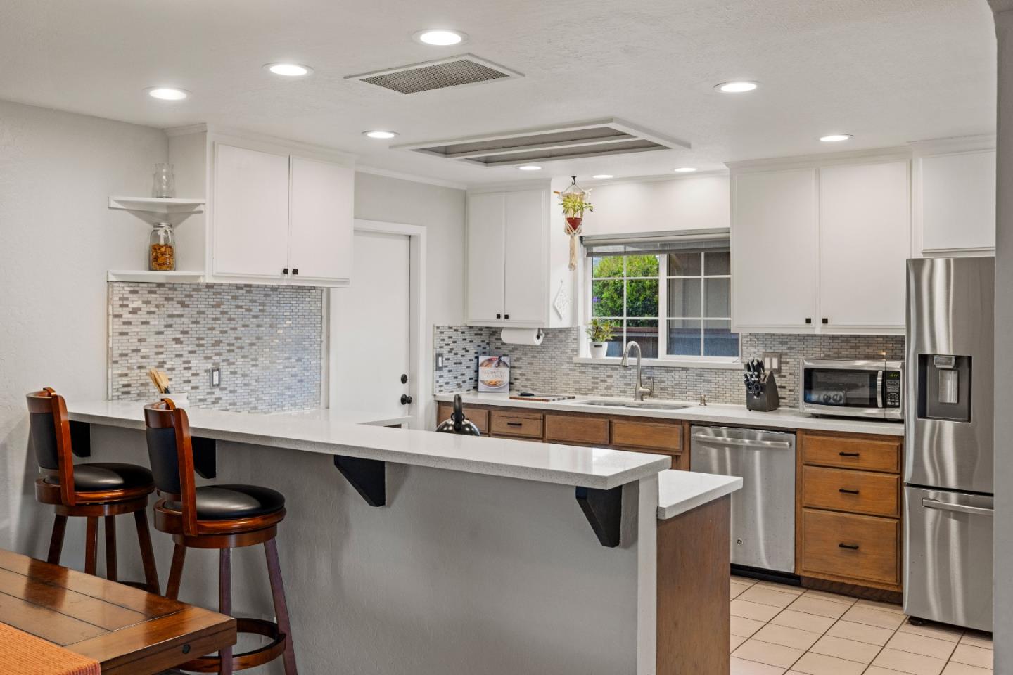 Detail Gallery Image 11 of 50 For 1566 Los Altos Way, Salinas,  CA 93906 - 3 Beds | 2 Baths