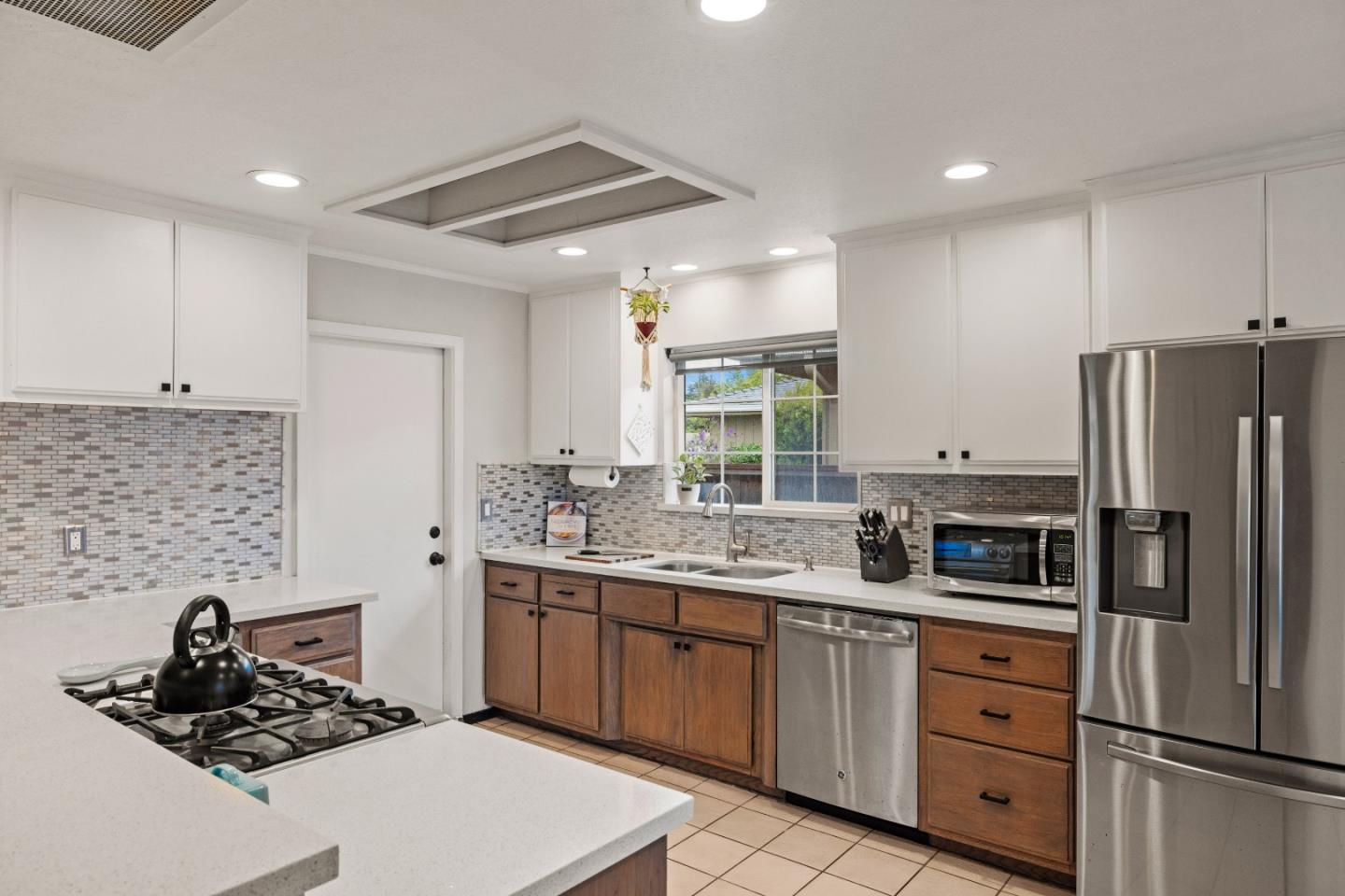 Detail Gallery Image 12 of 50 For 1566 Los Altos Way, Salinas,  CA 93906 - 3 Beds | 2 Baths