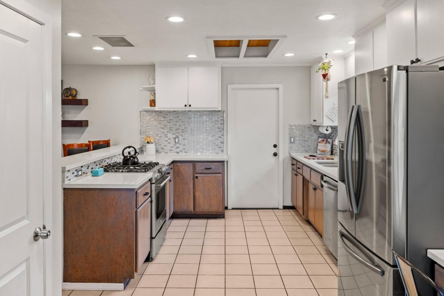 Detail Gallery Image 14 of 50 For 1566 Los Altos Way, Salinas,  CA 93906 - 3 Beds | 2 Baths