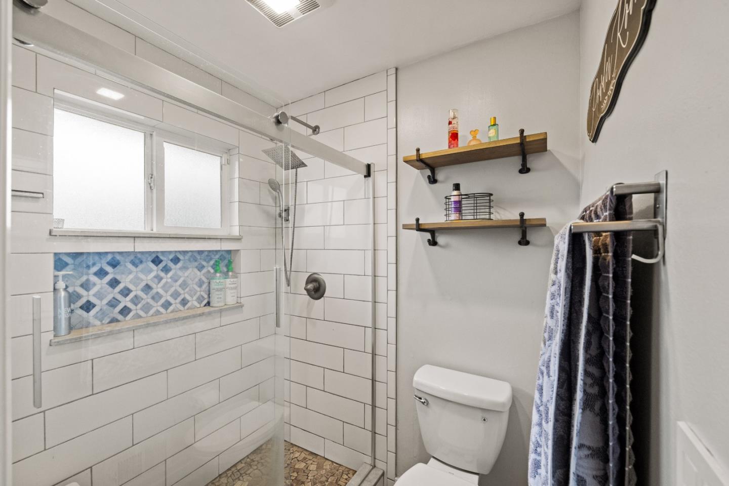 Detail Gallery Image 25 of 50 For 1566 Los Altos Way, Salinas,  CA 93906 - 3 Beds | 2 Baths