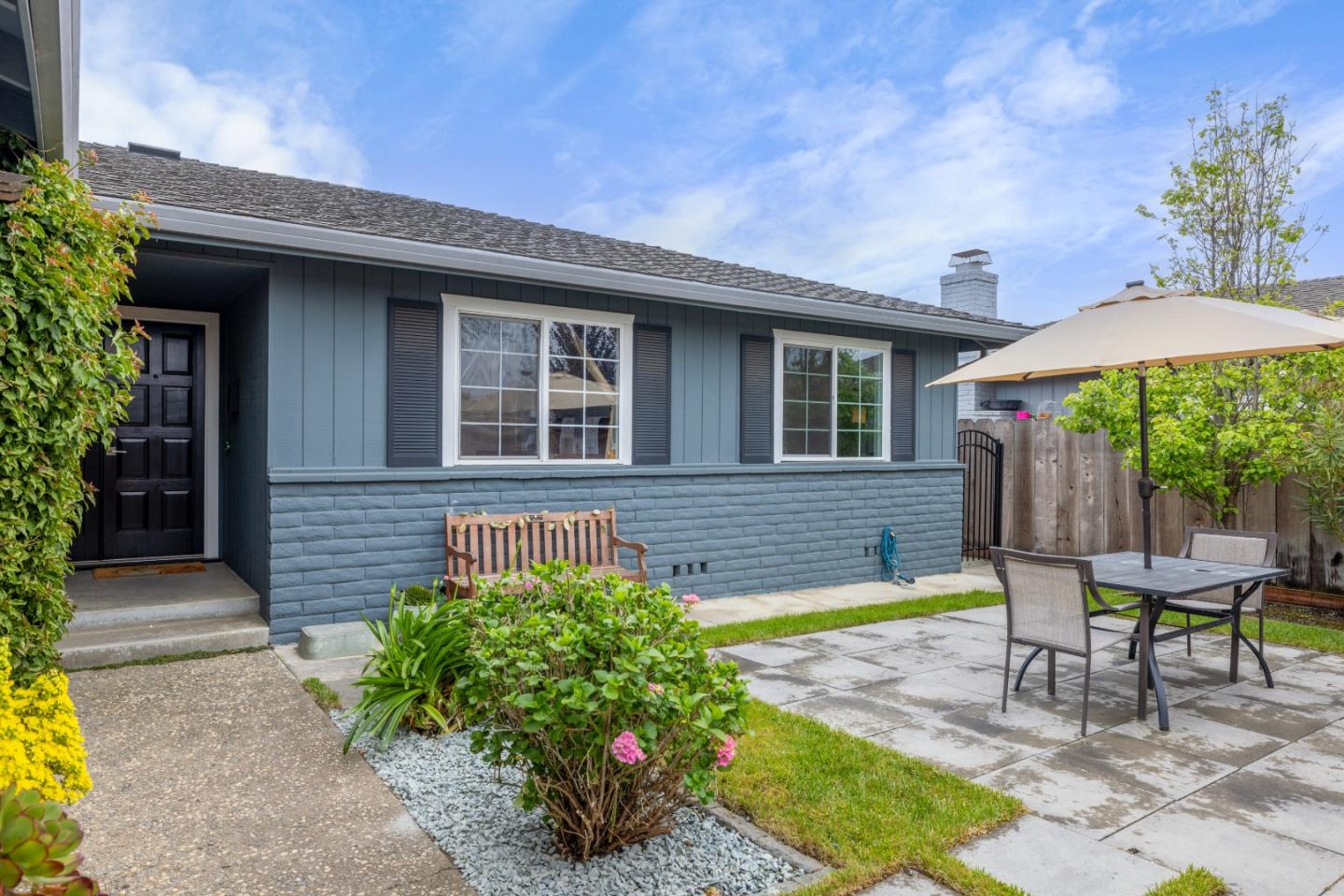 Detail Gallery Image 3 of 50 For 1566 Los Altos Way, Salinas,  CA 93906 - 3 Beds | 2 Baths
