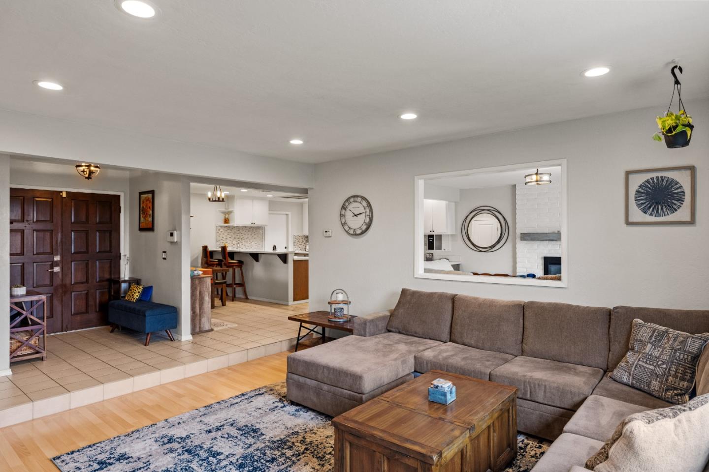 Detail Gallery Image 4 of 50 For 1566 Los Altos Way, Salinas,  CA 93906 - 3 Beds | 2 Baths