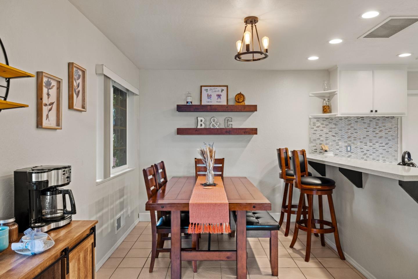 Detail Gallery Image 7 of 50 For 1566 Los Altos Way, Salinas,  CA 93906 - 3 Beds | 2 Baths