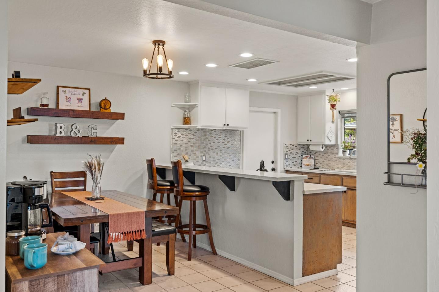 Detail Gallery Image 8 of 50 For 1566 Los Altos Way, Salinas,  CA 93906 - 3 Beds | 2 Baths