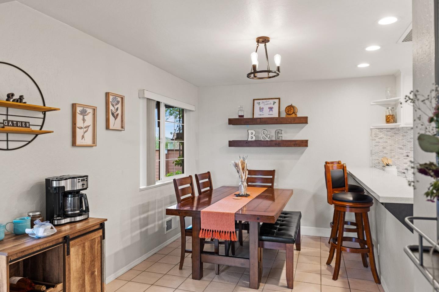 Detail Gallery Image 9 of 50 For 1566 Los Altos Way, Salinas,  CA 93906 - 3 Beds | 2 Baths