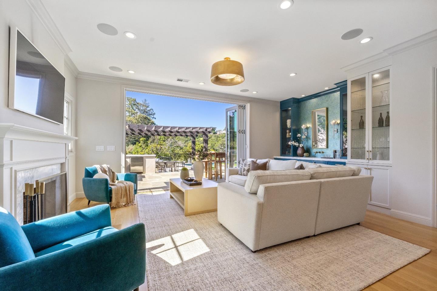 Detail Gallery Image 10 of 43 For 748 Jacaranda Cir, Hillsborough,  CA 94010 - 5 Beds | 3/2 Baths