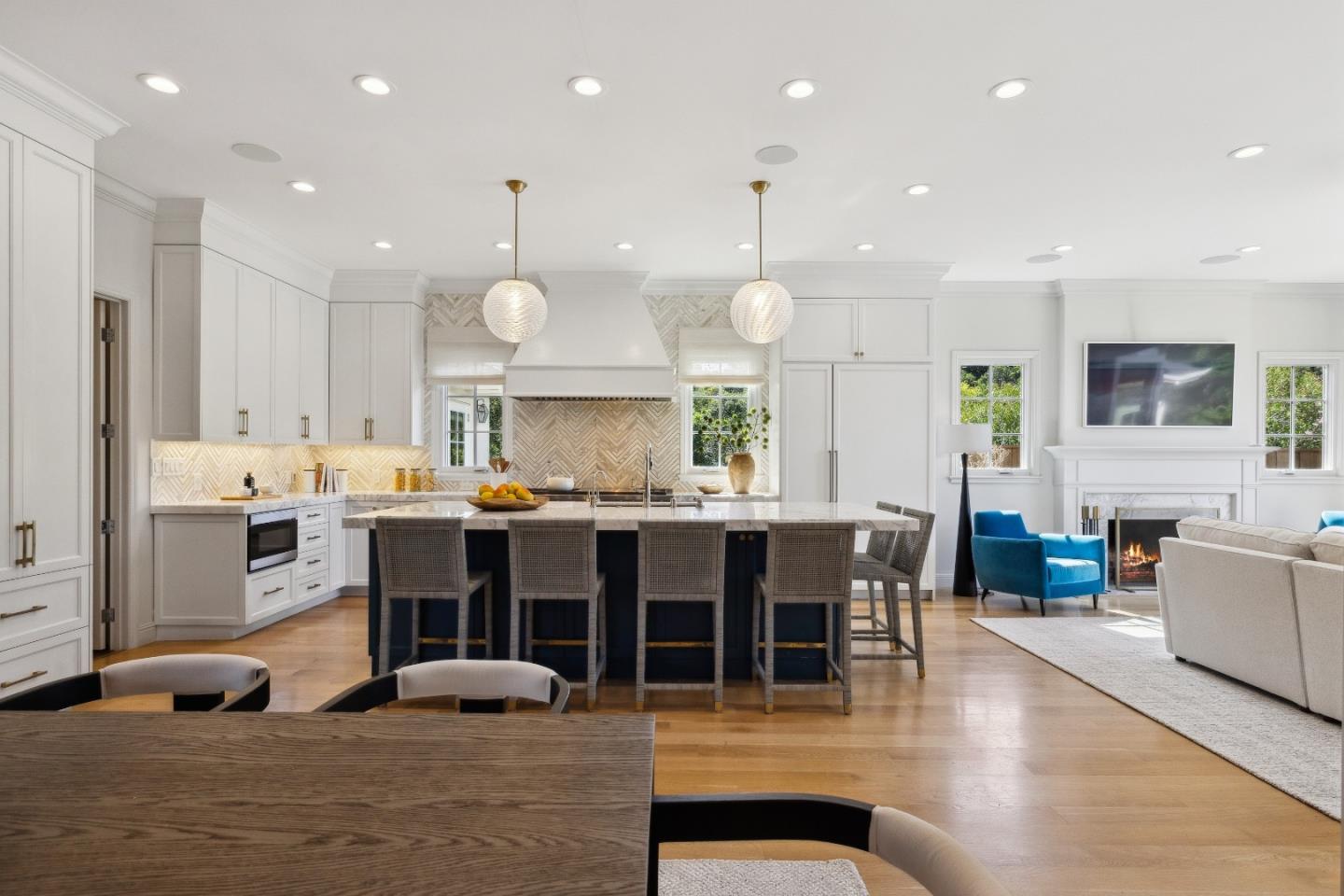 Detail Gallery Image 11 of 43 For 748 Jacaranda Cir, Hillsborough,  CA 94010 - 5 Beds | 3/2 Baths