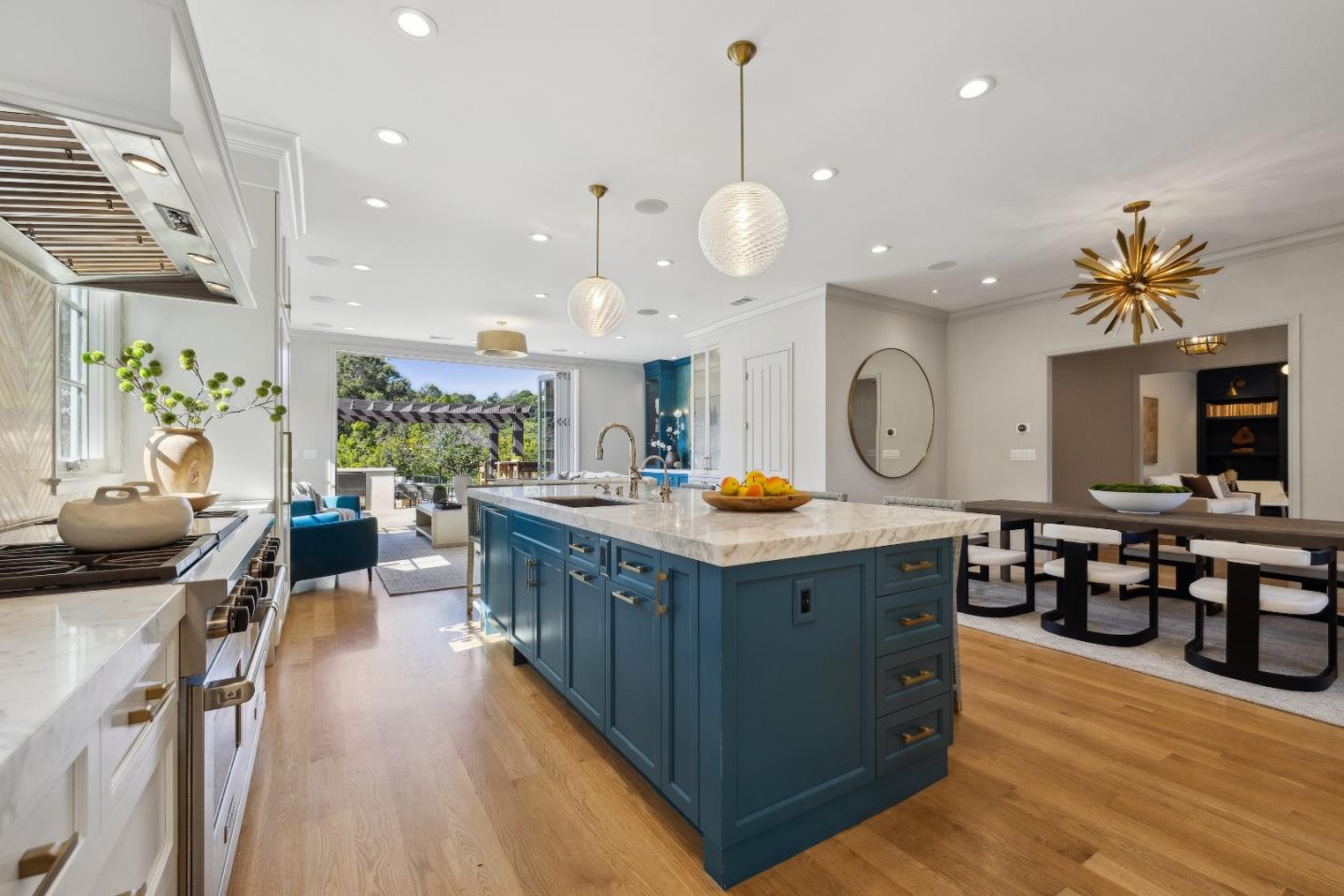Detail Gallery Image 13 of 43 For 748 Jacaranda Cir, Hillsborough,  CA 94010 - 5 Beds | 3/2 Baths