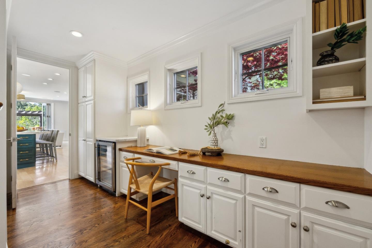 Detail Gallery Image 18 of 43 For 748 Jacaranda Cir, Hillsborough,  CA 94010 - 5 Beds | 3/2 Baths