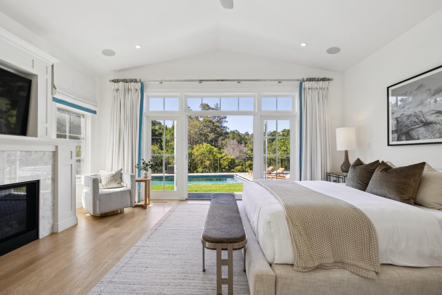Detail Gallery Image 26 of 43 For 748 Jacaranda Cir, Hillsborough,  CA 94010 - 5 Beds | 3/2 Baths