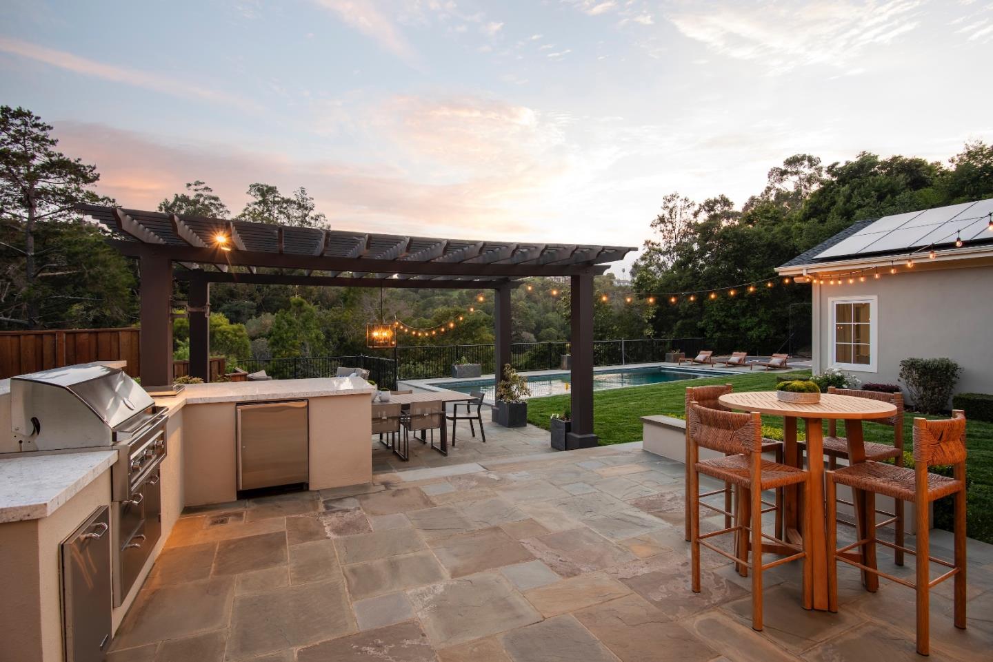 Detail Gallery Image 34 of 43 For 748 Jacaranda Cir, Hillsborough,  CA 94010 - 5 Beds | 3/2 Baths