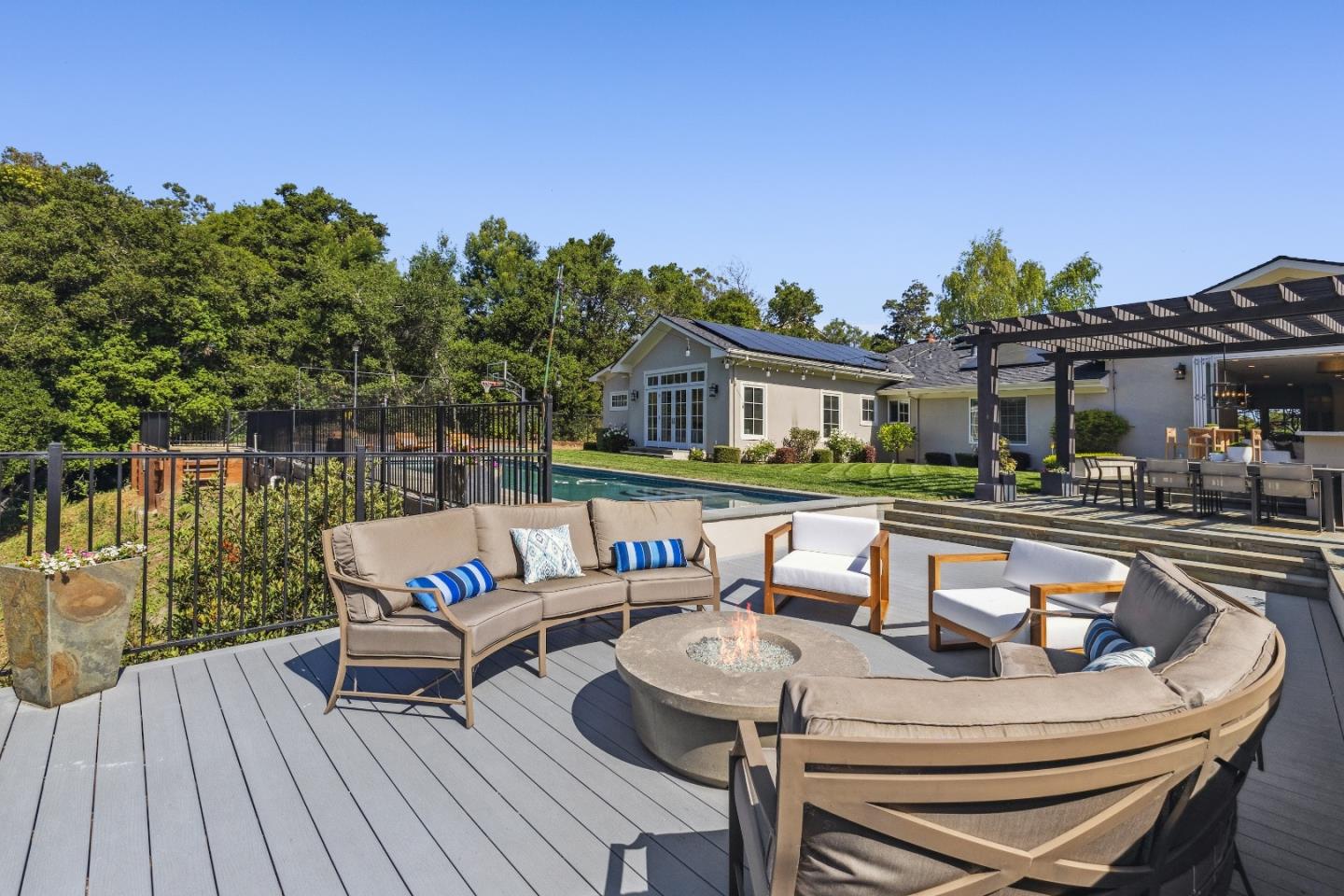Detail Gallery Image 38 of 43 For 748 Jacaranda Cir, Hillsborough,  CA 94010 - 5 Beds | 3/2 Baths