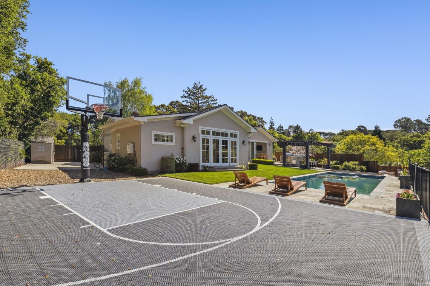 Detail Gallery Image 39 of 43 For 748 Jacaranda Cir, Hillsborough,  CA 94010 - 5 Beds | 3/2 Baths