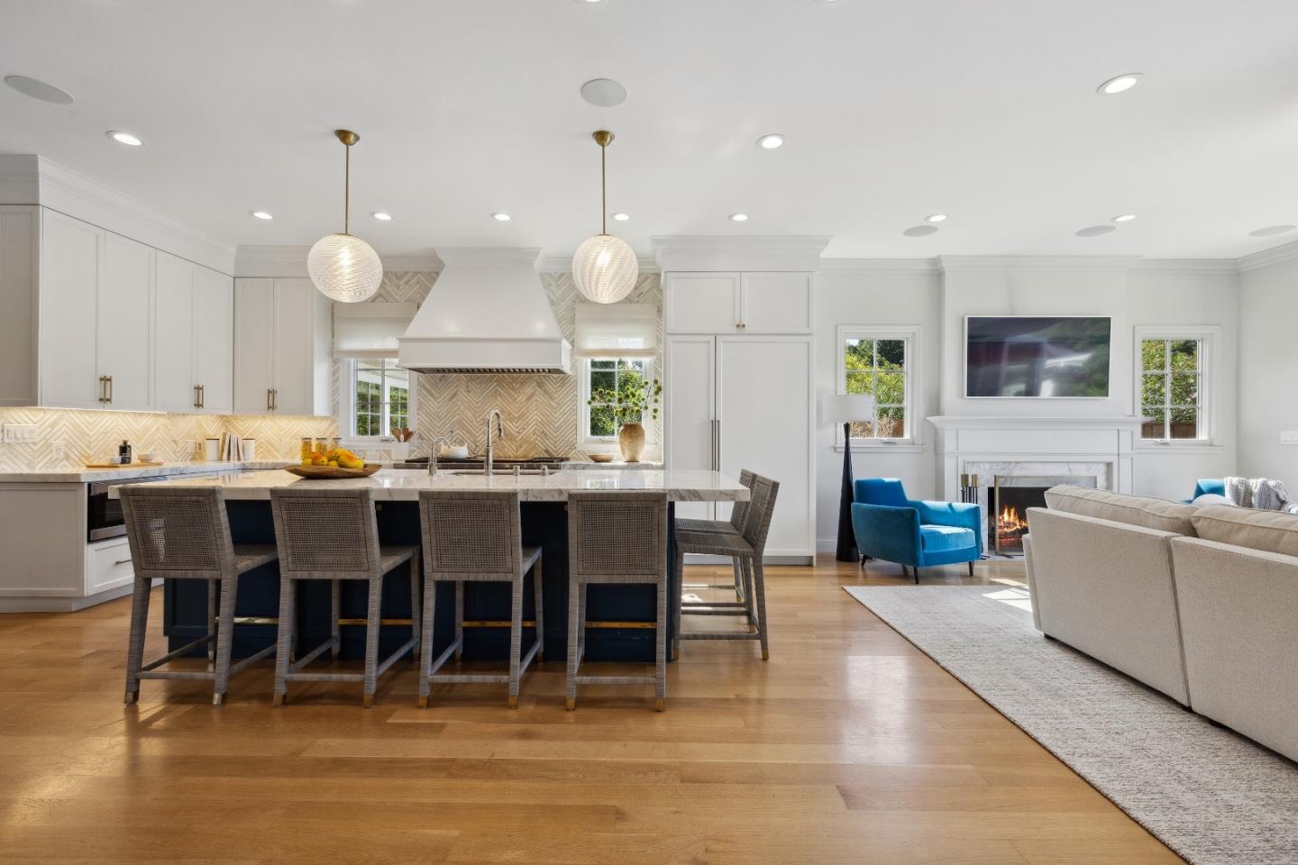 Detail Gallery Image 9 of 43 For 748 Jacaranda Cir, Hillsborough,  CA 94010 - 5 Beds | 3/2 Baths