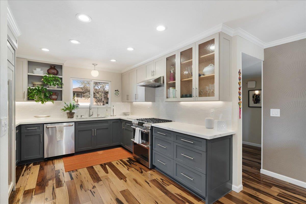 Detail Gallery Image 9 of 33 For 118 Miramonte Dr, Santa Cruz,  CA 95065 - 3 Beds | 2 Baths