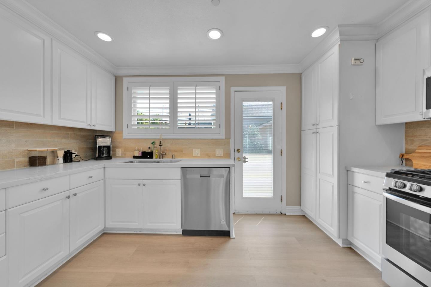 Detail Gallery Image 15 of 59 For 1418 Bradley Ct, San Mateo,  CA 94401 - 3 Beds | 2 Baths