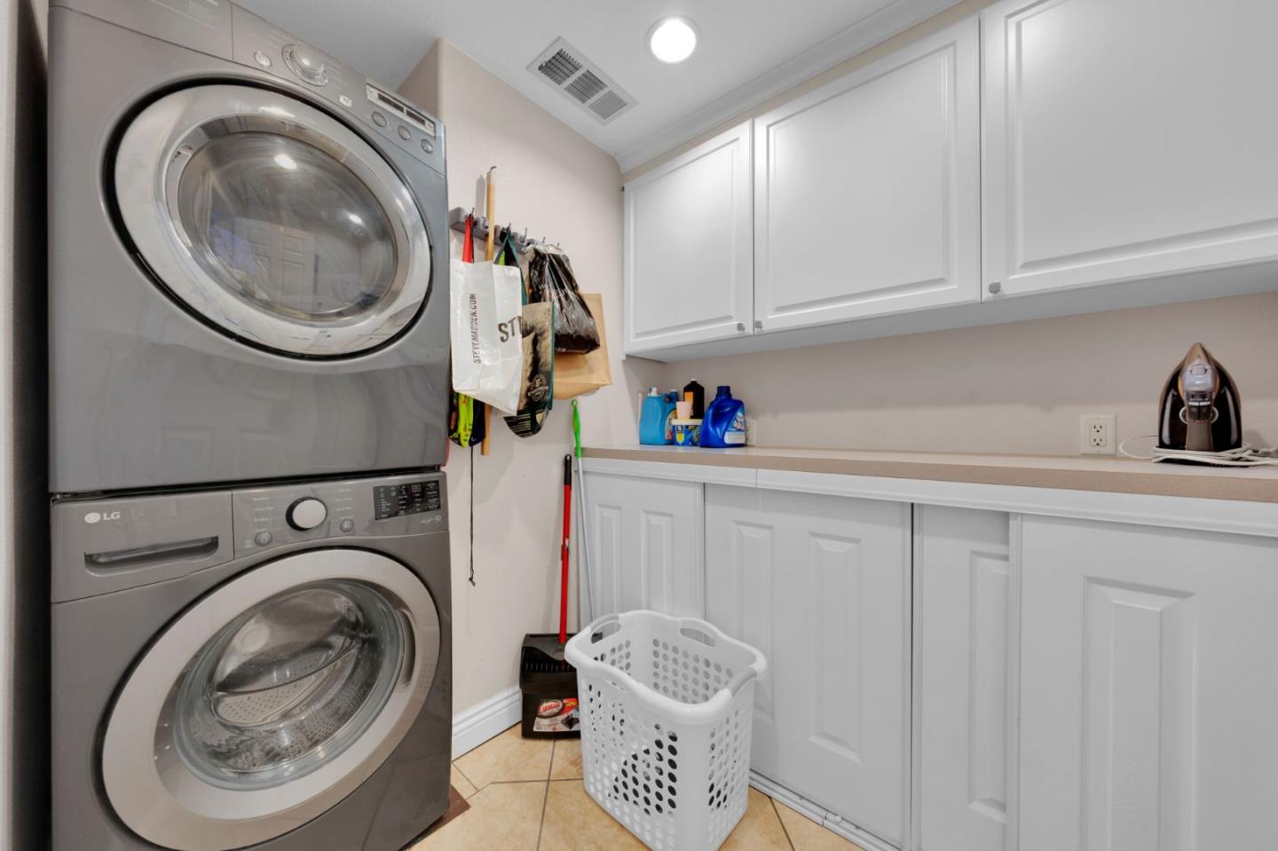 Detail Gallery Image 26 of 59 For 1418 Bradley Ct, San Mateo,  CA 94401 - 3 Beds | 2 Baths