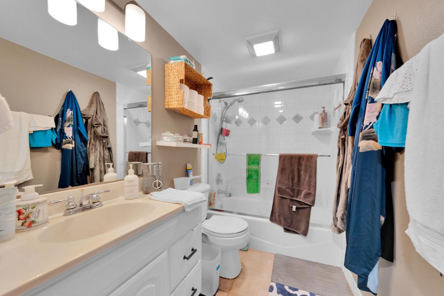 Detail Gallery Image 35 of 59 For 1418 Bradley Ct, San Mateo,  CA 94401 - 3 Beds | 2 Baths