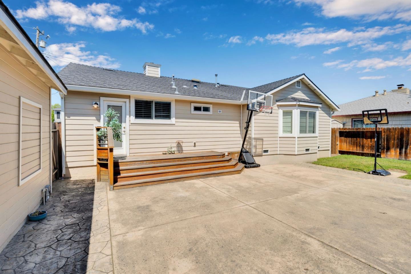 Detail Gallery Image 45 of 59 For 1418 Bradley Ct, San Mateo,  CA 94401 - 3 Beds | 2 Baths