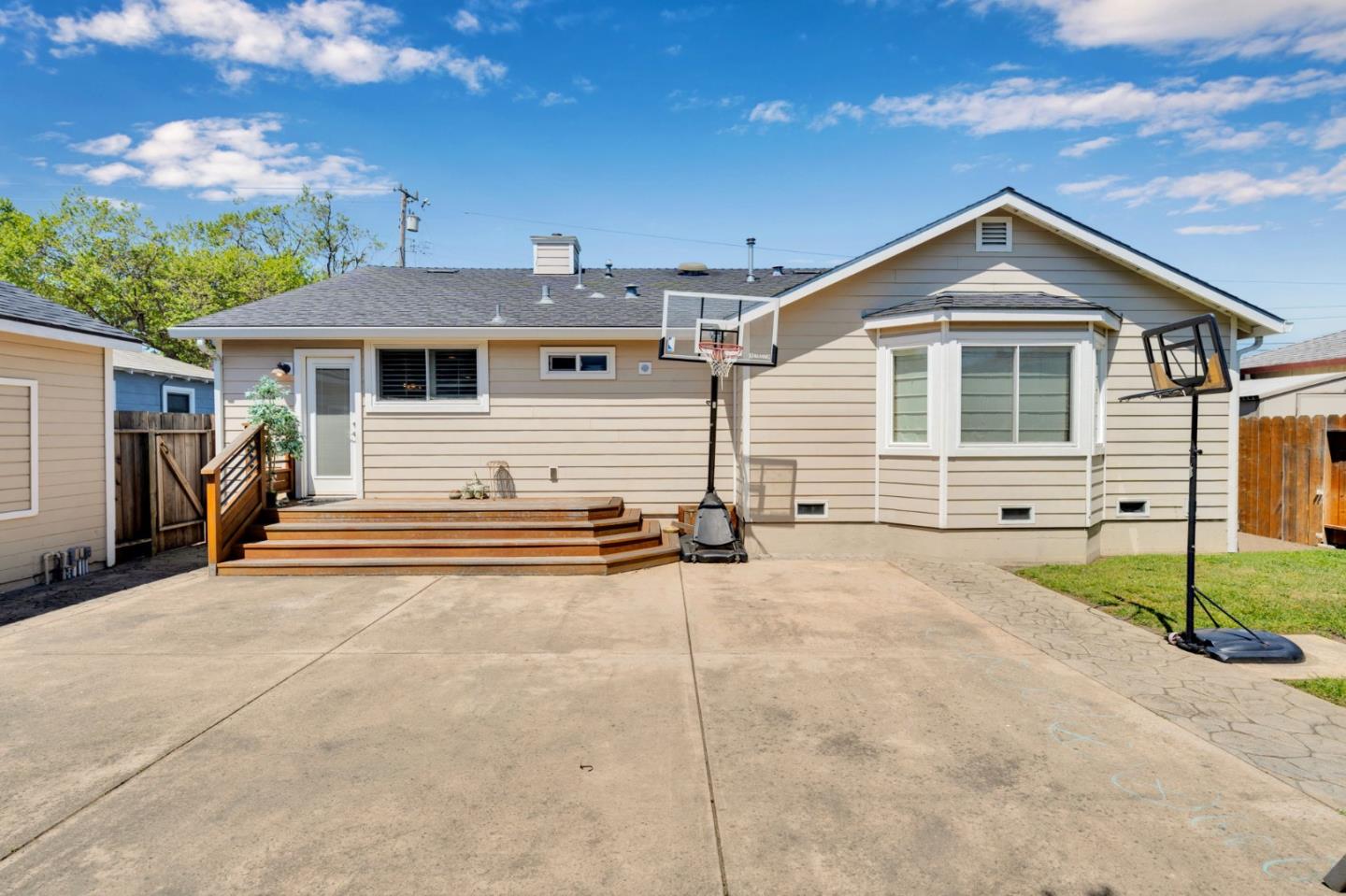 Detail Gallery Image 46 of 59 For 1418 Bradley Ct, San Mateo,  CA 94401 - 3 Beds | 2 Baths