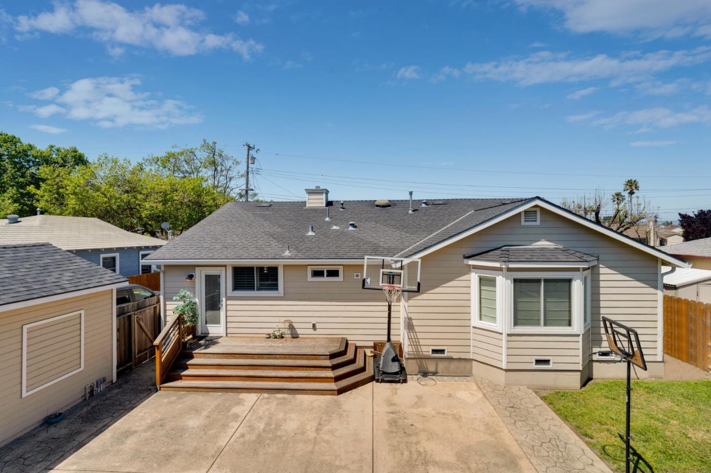 Detail Gallery Image 49 of 59 For 1418 Bradley Ct, San Mateo,  CA 94401 - 3 Beds | 2 Baths