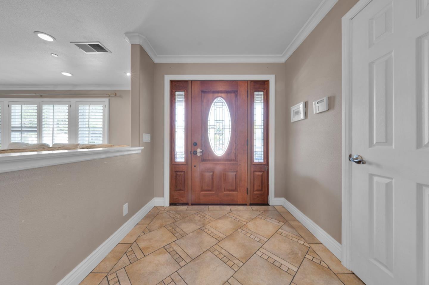 Detail Gallery Image 5 of 59 For 1418 Bradley Ct, San Mateo,  CA 94401 - 3 Beds | 2 Baths