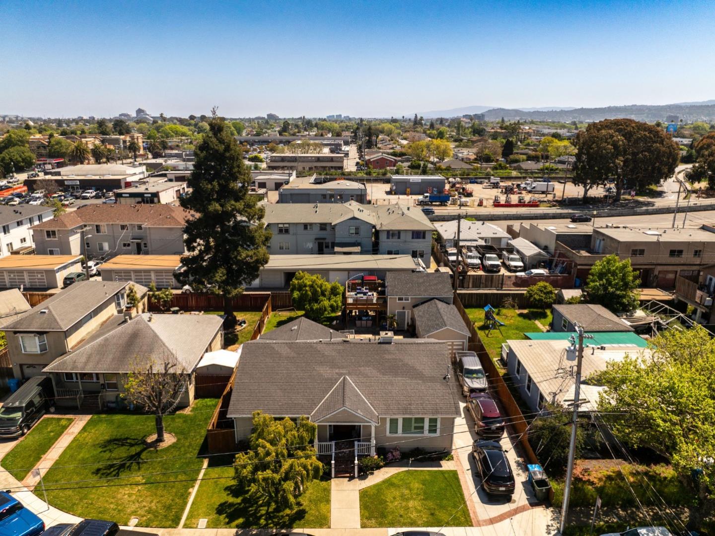 Detail Gallery Image 51 of 59 For 1418 Bradley Ct, San Mateo,  CA 94401 - 3 Beds | 2 Baths
