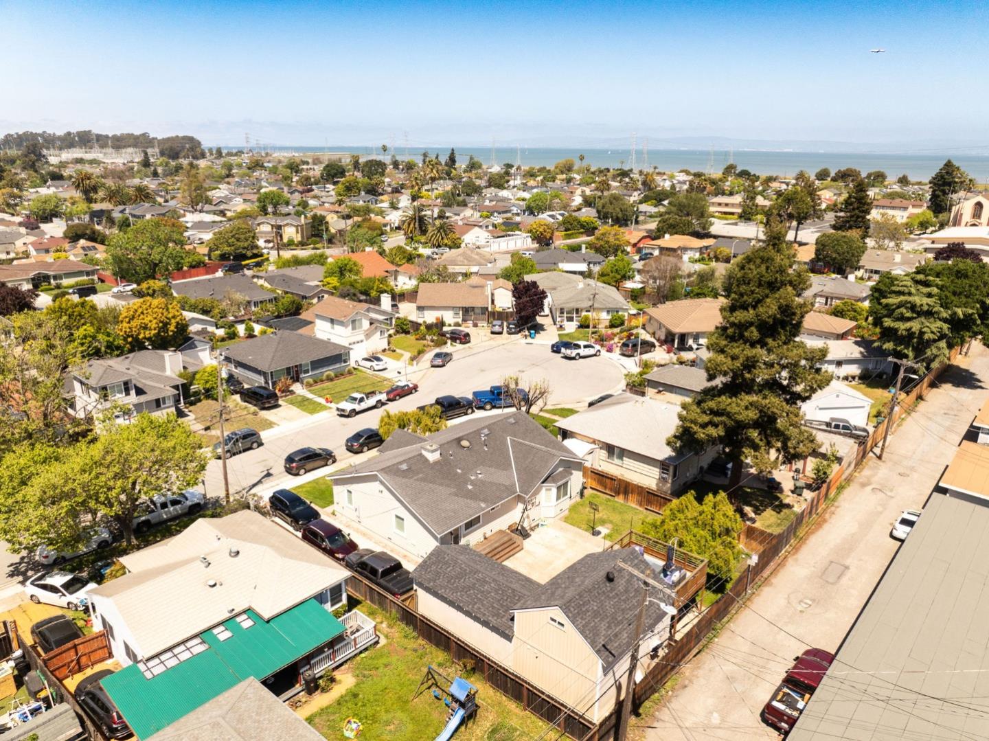 Detail Gallery Image 57 of 59 For 1418 Bradley Ct, San Mateo,  CA 94401 - 3 Beds | 2 Baths