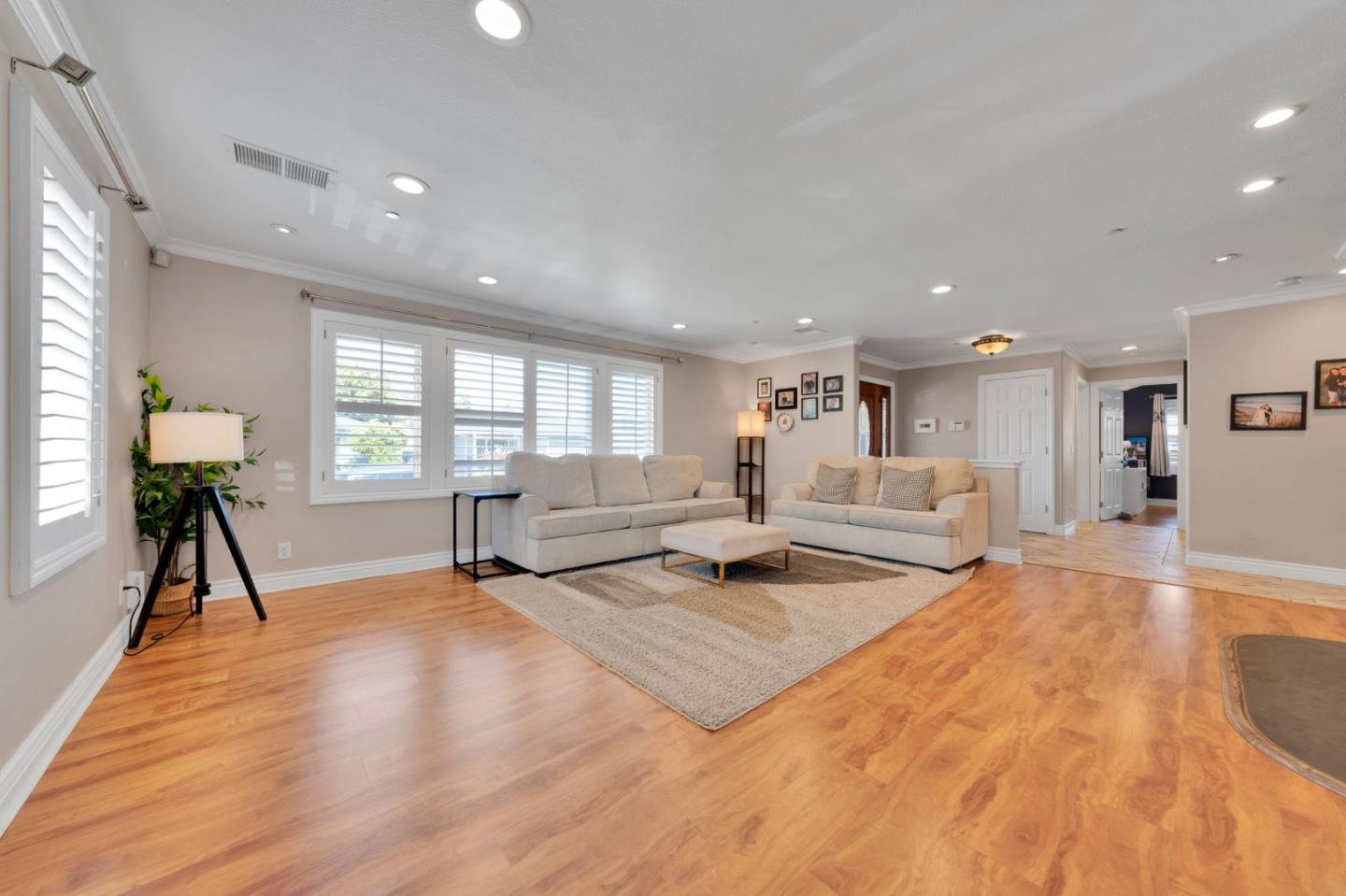 Detail Gallery Image 6 of 59 For 1418 Bradley Ct, San Mateo,  CA 94401 - 3 Beds | 2 Baths