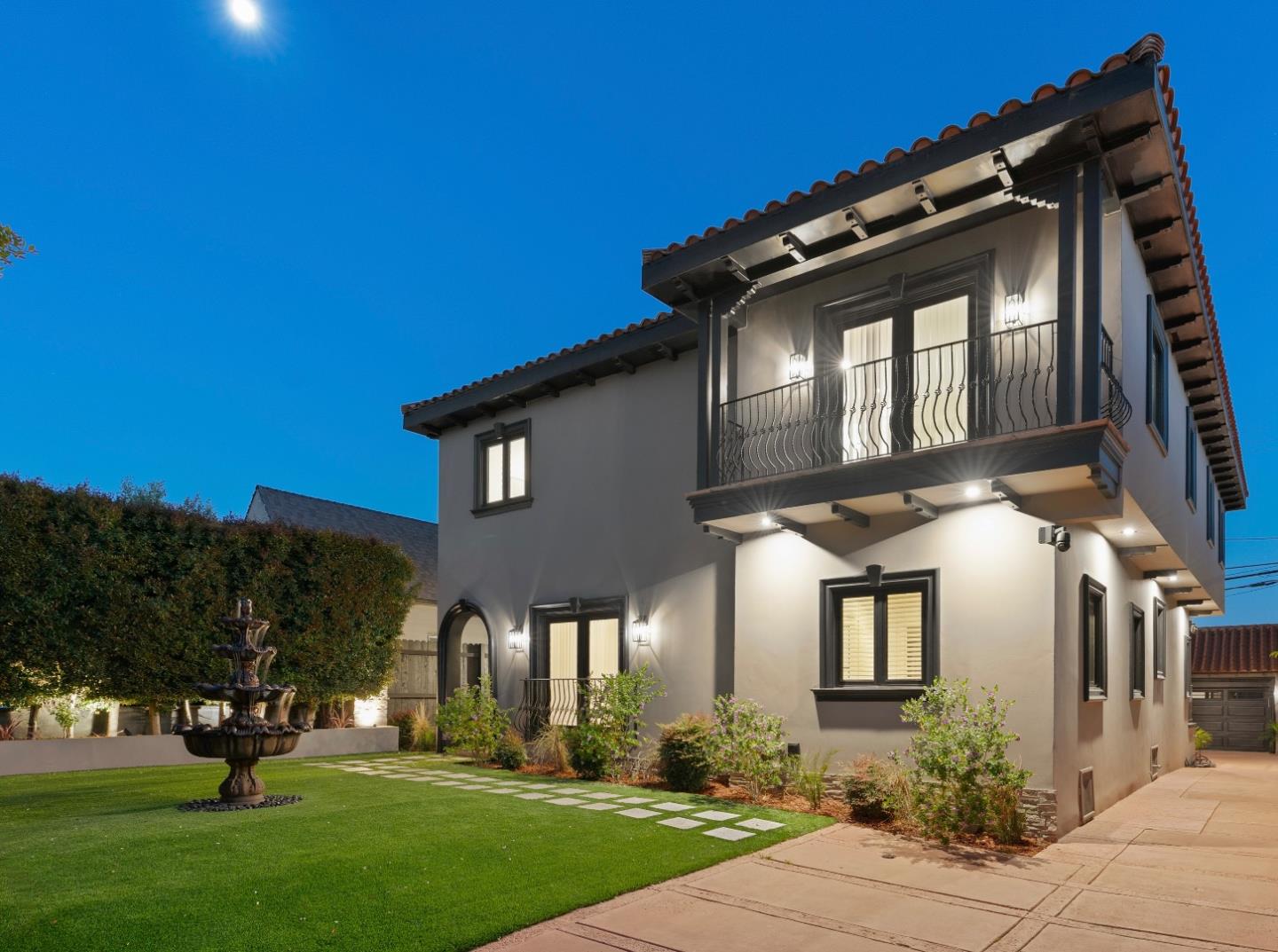 Detail Gallery Image 1 of 43 For 5558 Edgewood Pl, Los Angeles,  CA 90019 - 5 Beds | 7 Baths