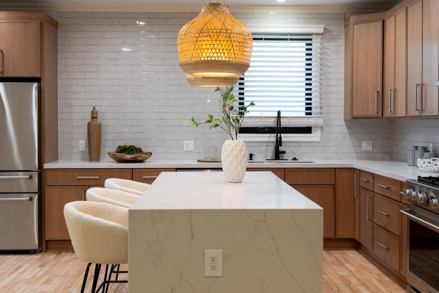 Detail Gallery Image 11 of 43 For 5558 Edgewood Pl, Los Angeles,  CA 90019 - 5 Beds | 7 Baths